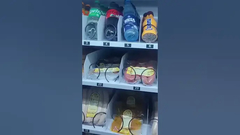 เครื่องขายซอสเซจ พร้อมกราฟฟิกที่กําหนดเองสําหรับการแบรนด์ #vendingmachine #sausage #germany