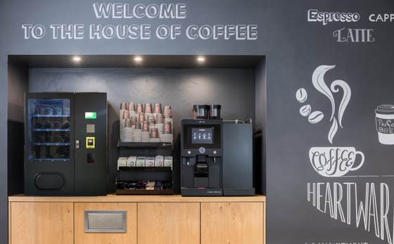 Office Hotel Mini Vending Machine สำหรับเครื่องอ่านบัตร Snack Nayax Smart
