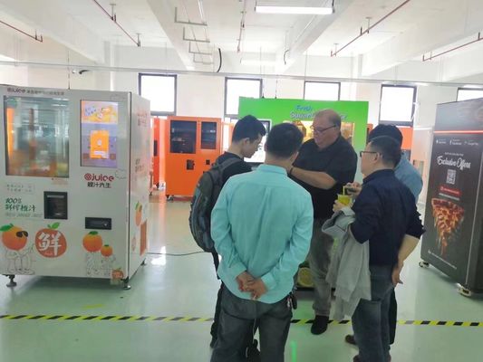 เครื่องขายน้ํามันหญ้าแซ็กเกอร์อริจินอล Self-Service With Intelligent Cleaning System สําหรับศูนย์การค้า
